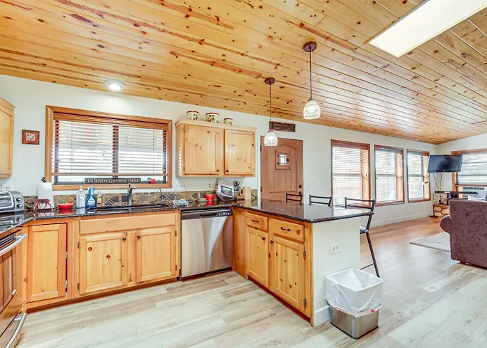 Strawberry Hideaway In The Pines W/ Hot Tub!